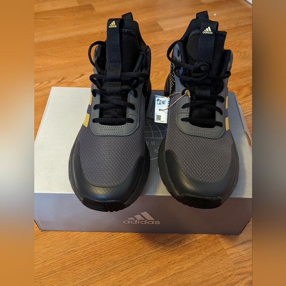 ADIDAS, Mem Shoes, Size 10 - Picture 3 of 8